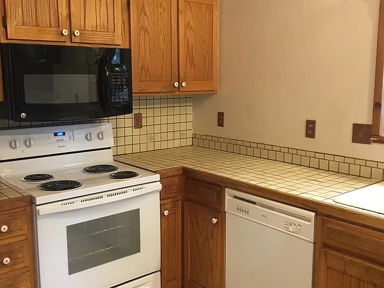 1031 Grizzly Mountain Rd — Photo 8