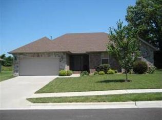 2107 E Eagle Rock Dr, Ozark, MO 65721