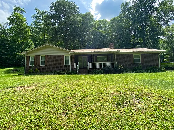 299 Meadowbrook Dr — Photo 1