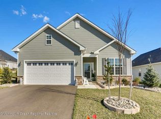 101 Edenton Dr, Barnegat, NJ 08005