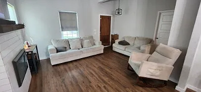 3 bed, 2.0 bath, 1198 sqft, $1,600 — Photo 2