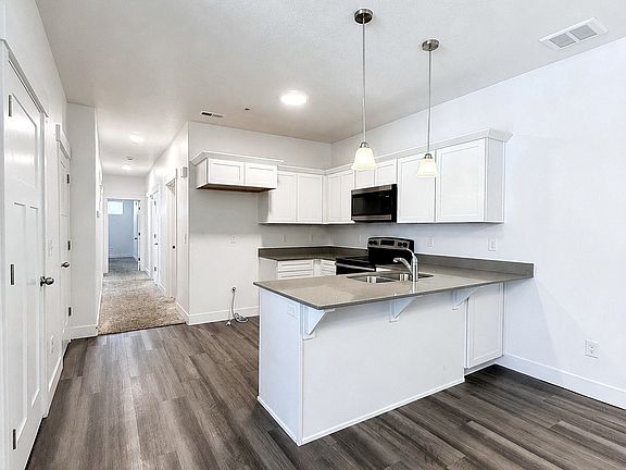 4th image of 4027 W Big Horn Dr #201
