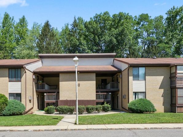 60 Amberly Dr UNIT D