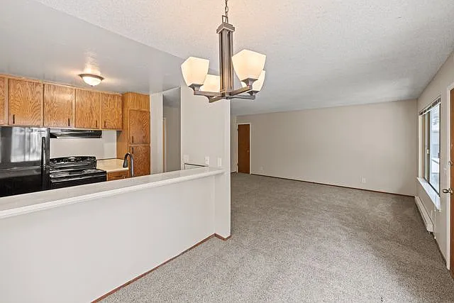 Park Plaza Apartments — Photo 7