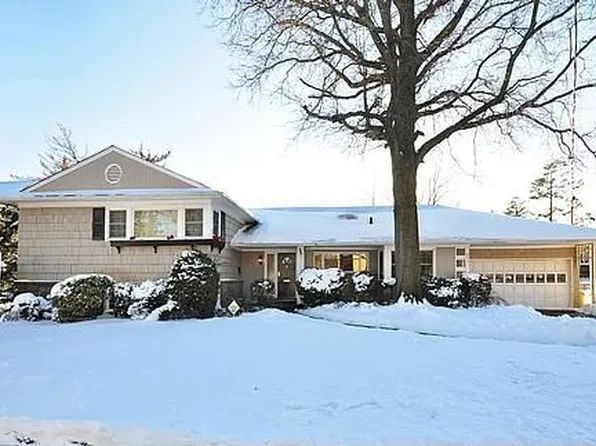 577 Green Pl, Woodmere, NY 11598