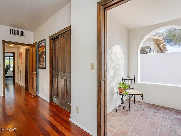 1228 N Norton Ave — Photo 23
