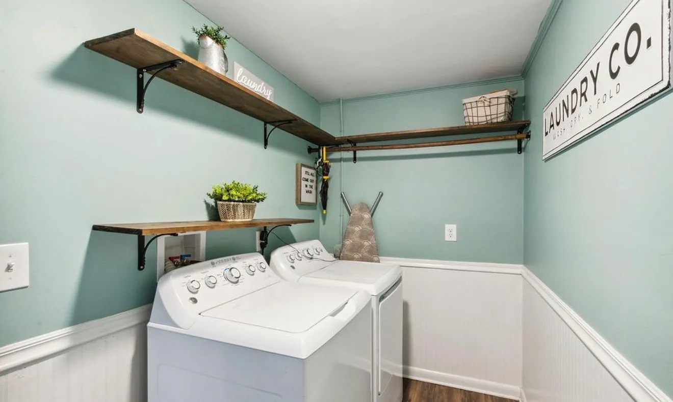 3 bed, 1400 sqft, $2,150 — Photo 1