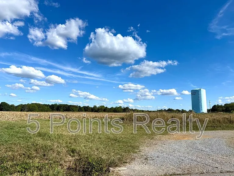 2121 Bracey Cir #A — Photo 8