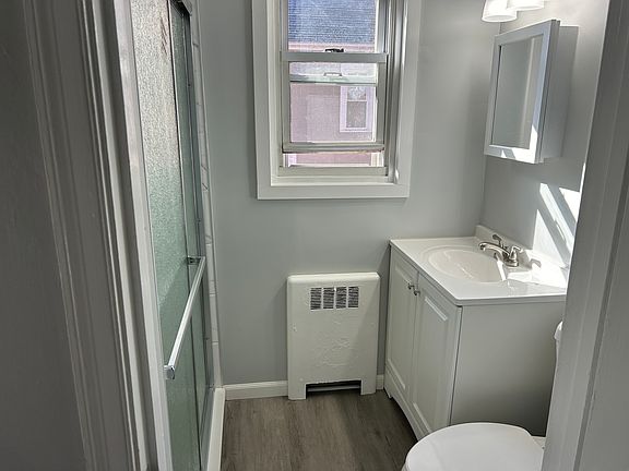3rd image of 877 Farmington Ave #879-204