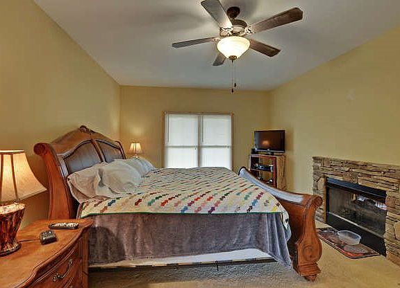 4th image of 300 Eagle Mountain Dr