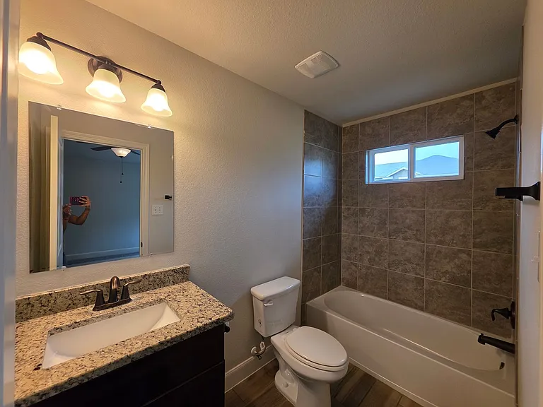 6423 Melanzane Ave #4 — Photo 9