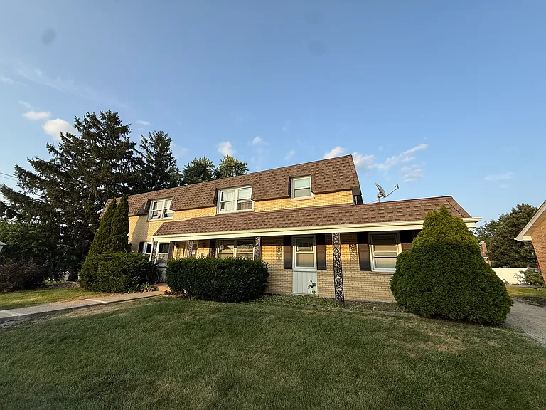 7501 Country Ln #L2 — Photo 1