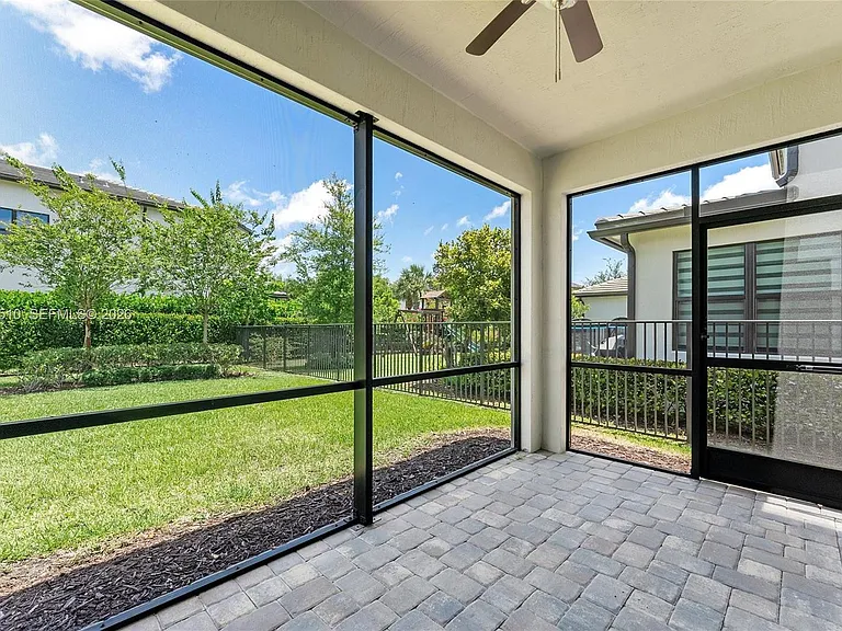 2485 Primrose Pl — Photo 37