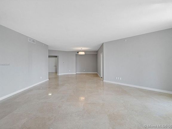 5th image of 21050 NE 38th Ave APT 406