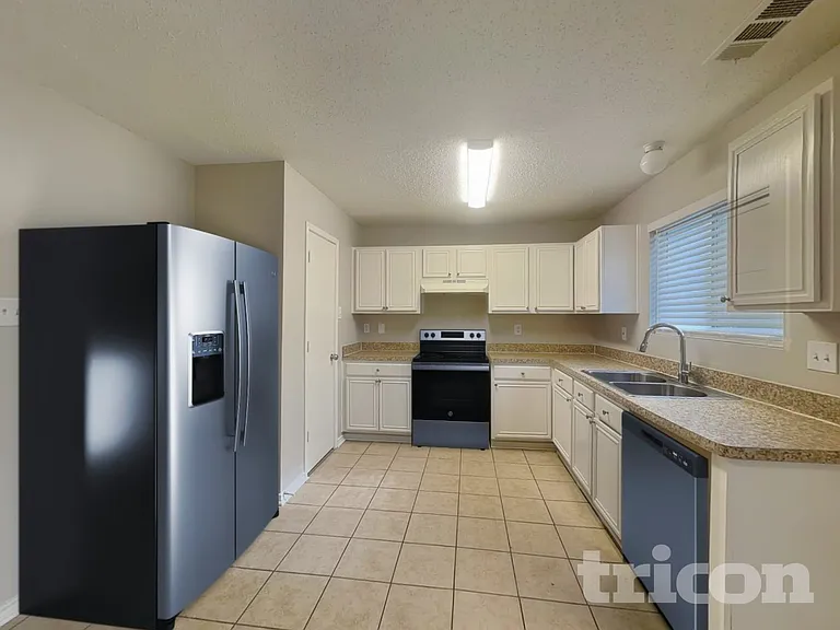 7422 Amber Dr — Photo 6