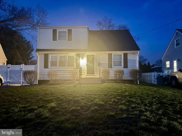 39 Longwood Dr, Hamilton, NJ 08620