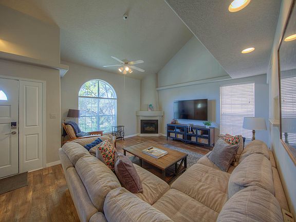 5th image of 5732 Bartonwood Pl NE