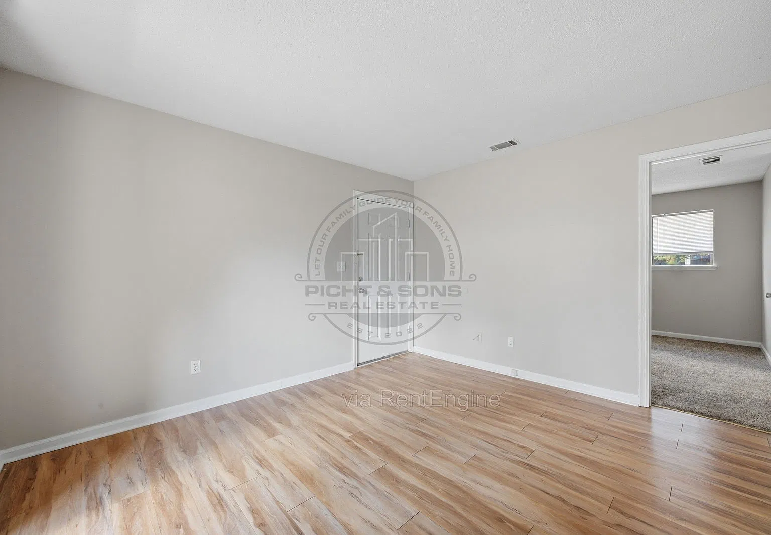 1 bed, 1.0 bath, $875 — Photo 2