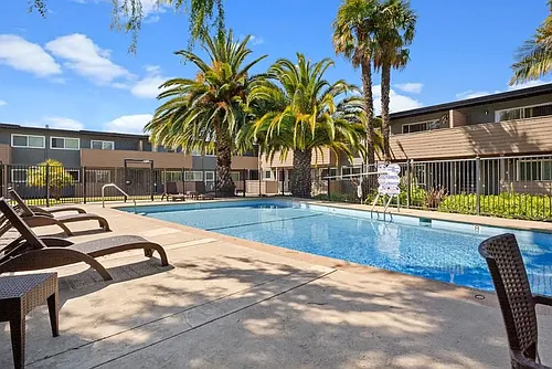 The Palms Apartments Photo 1