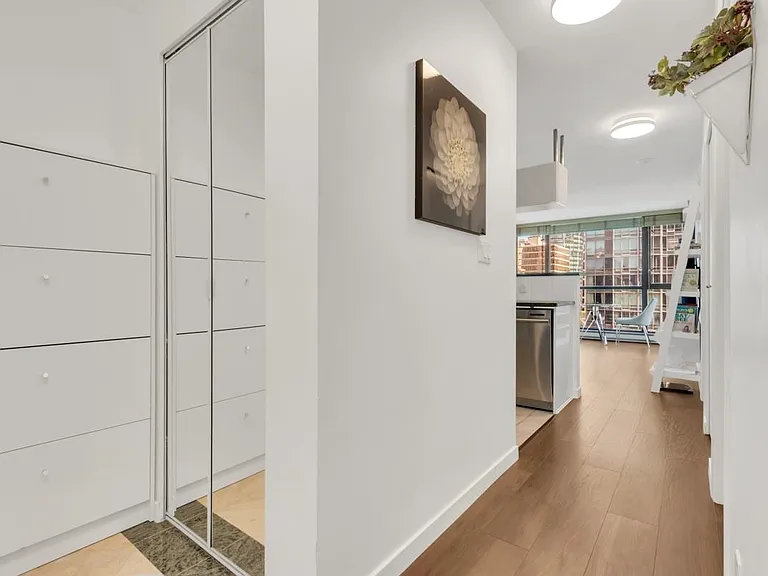 1331 Alberni St #1601 — Photo 3