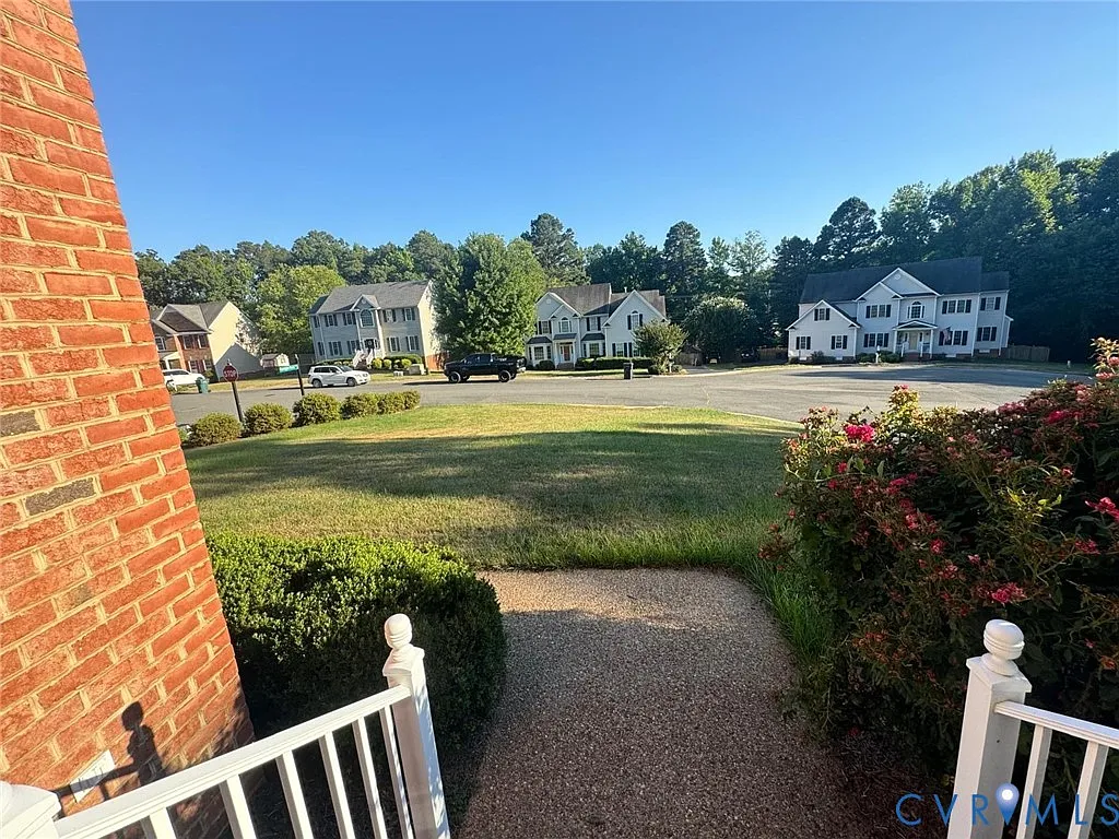 4 bed, 2.5 bath, 2696 sqft, $2,900 — Photo 3