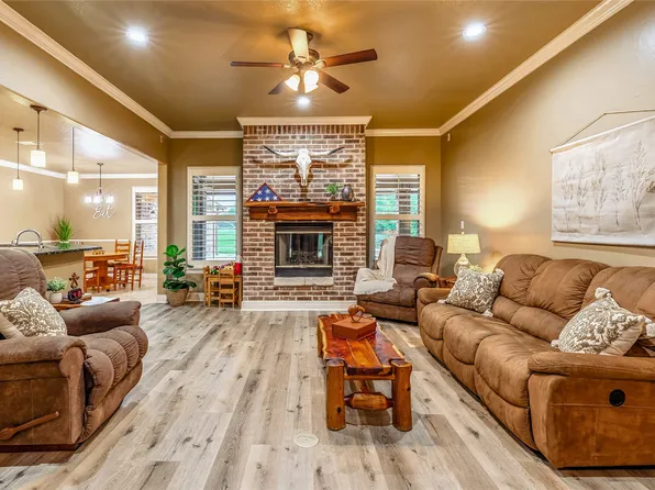 136 Oakwood Ct, Lakeside, TX 76135