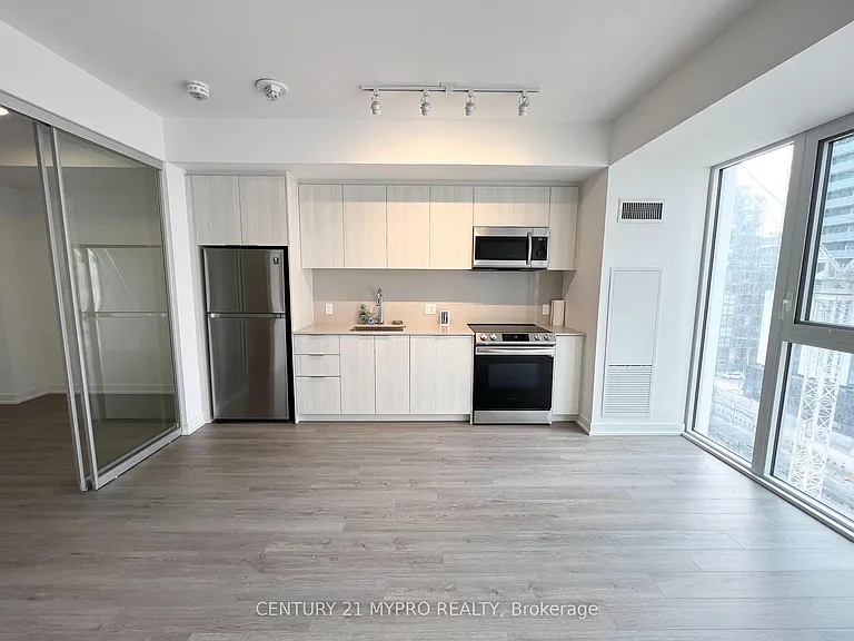 357 King St W #601 — Photo 2