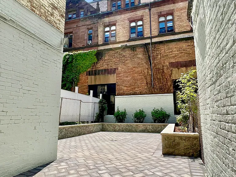 138 W 92nd St #1R — Photo 8