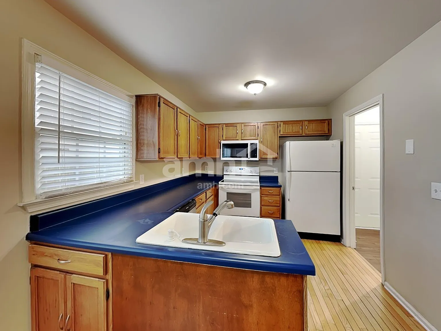 3 bed, 2.0 bath, 1464 sqft, $1,995 — Photo 3