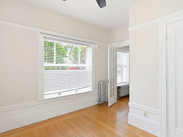 The Townsend Apartments, located at 1029 Oak Street, is a beautiful four-story, historic brick bu... — Photo 25