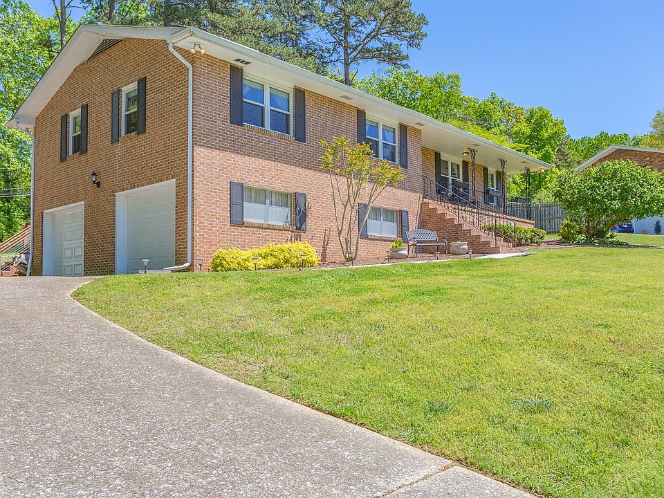 1st image of 2126 Colonial Parkway Dr