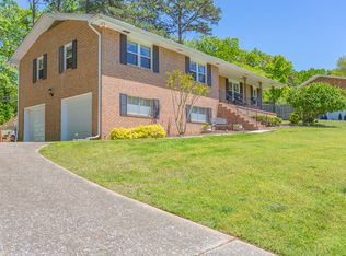 2126 Colonial Parkway Dr, Chattanooga, TN 37421