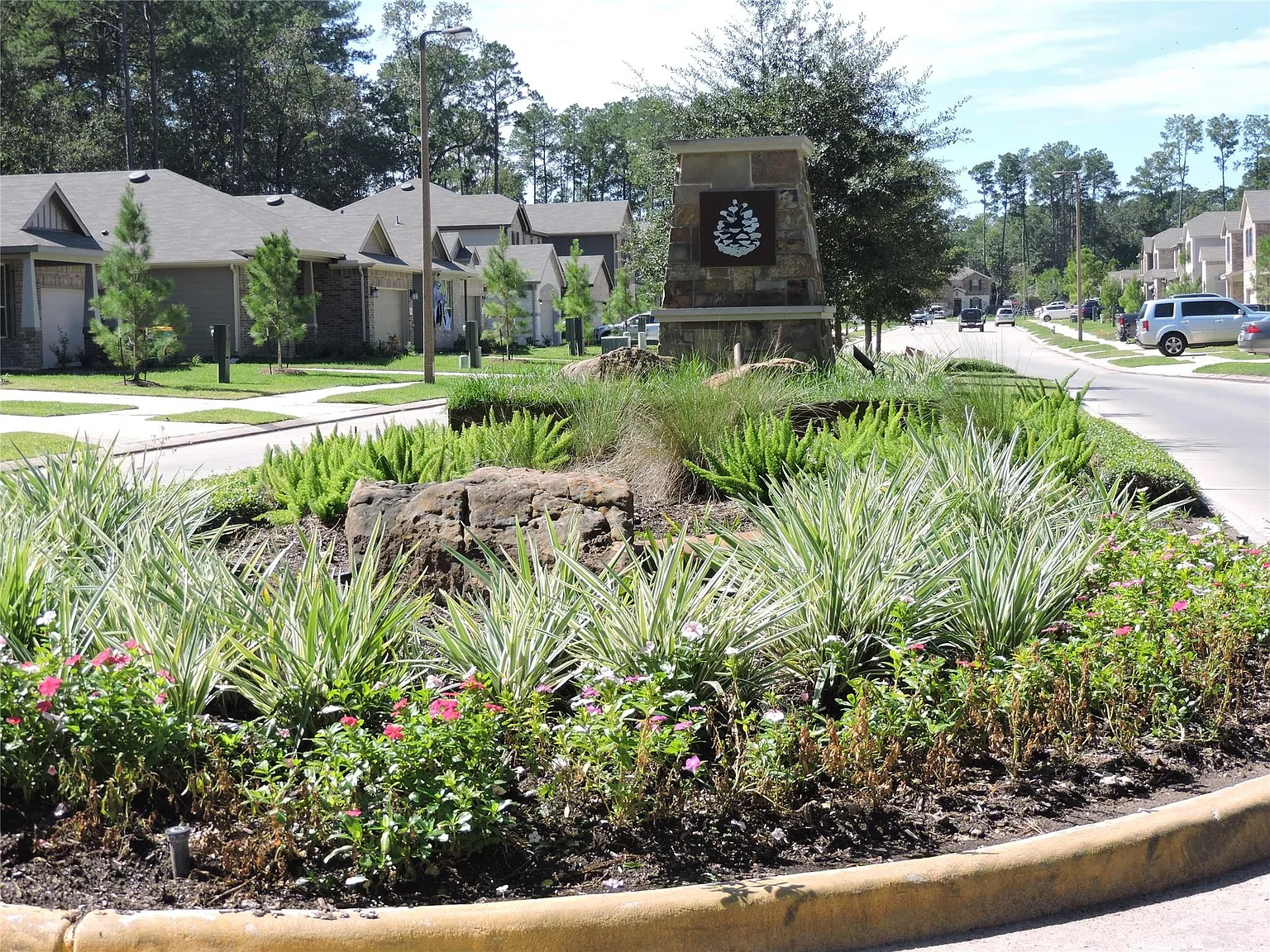 4 bed, 2.5 bath, 2610 sqft, $2,500 — Photo 3