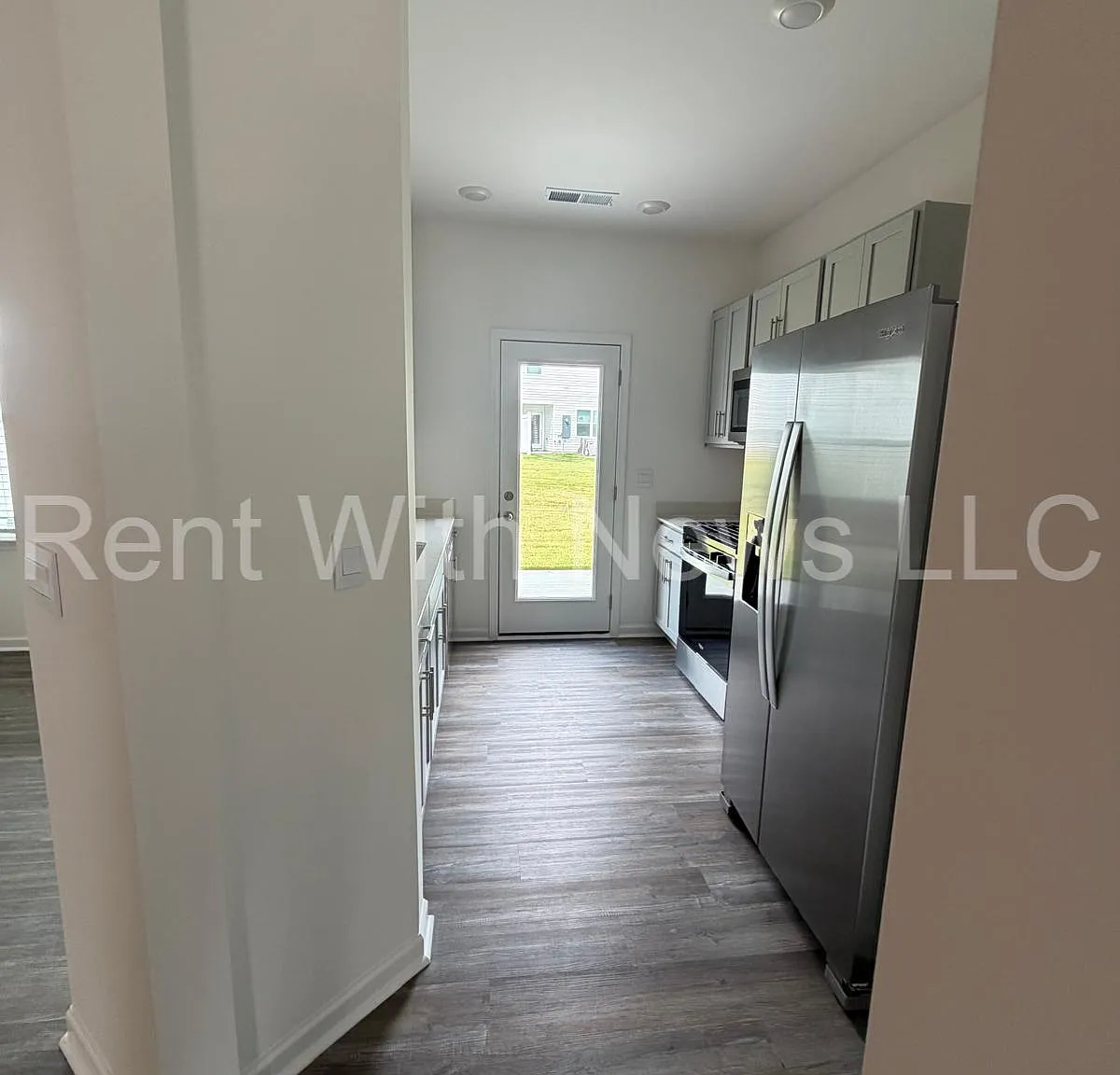 3 bed, 2.5 bath, 1416 sqft, $1,695 — Photo 4