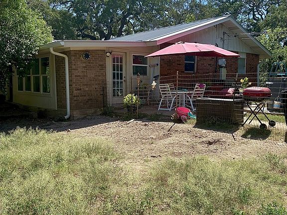 4th image of 710 Lake Dr N