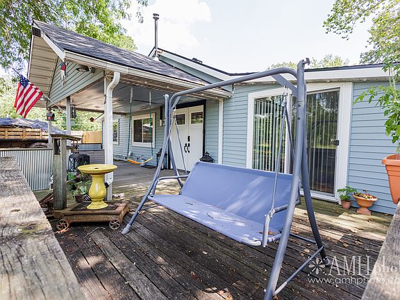 3rd image of 2 Elmwood Ave