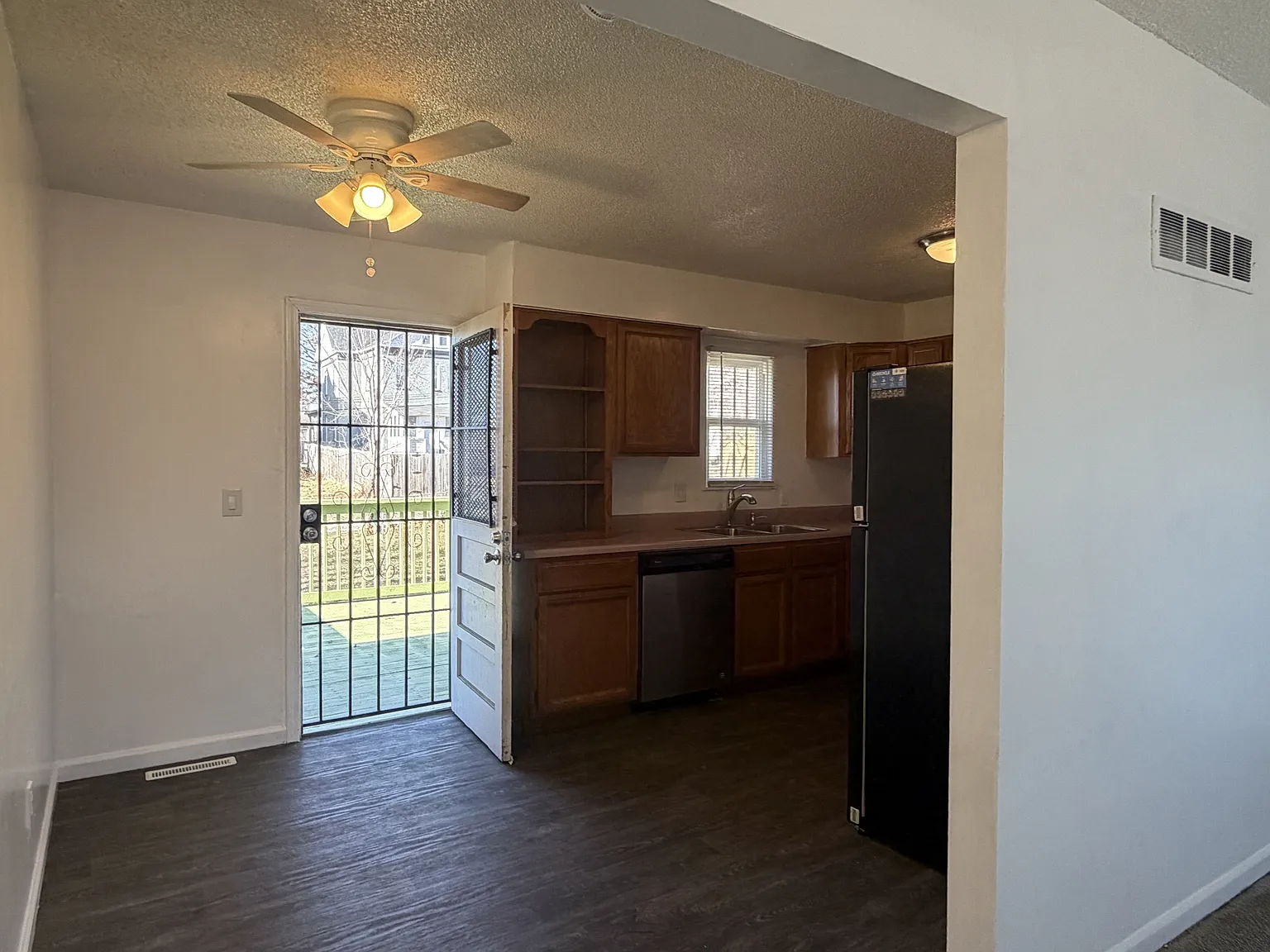 1112 Olive Street - 1 — Photo 4