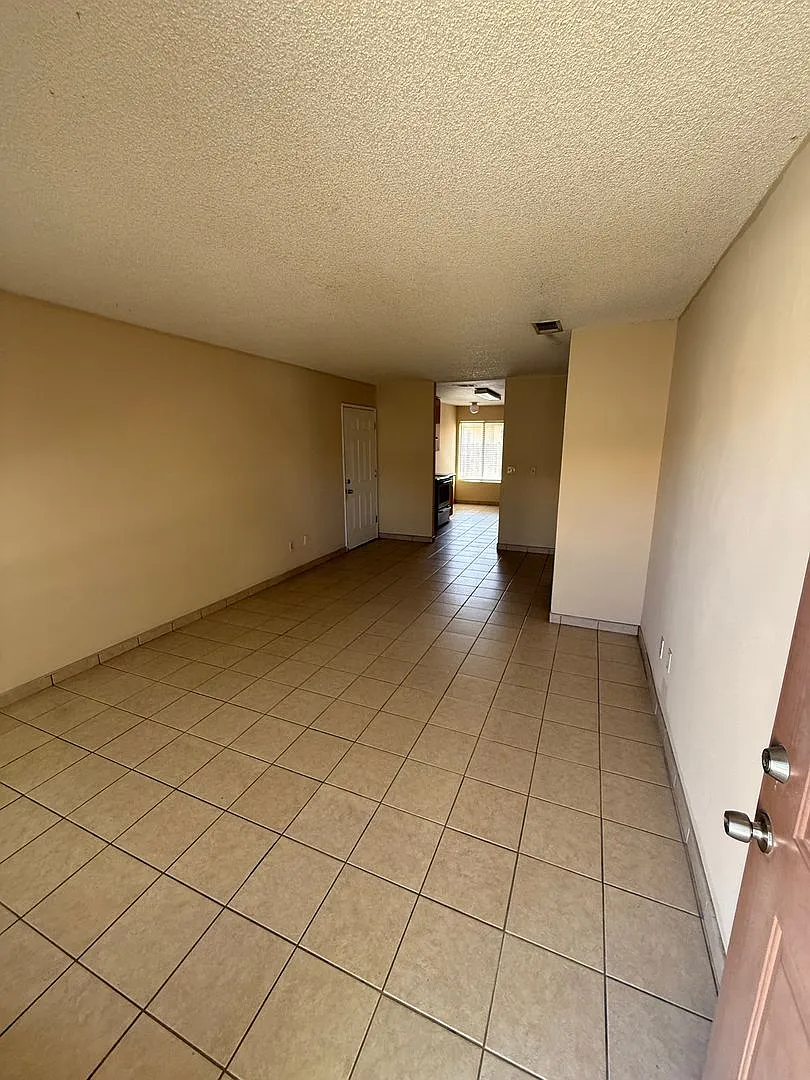 3 Bed 2 bath in Southwest Bakersfield — Photo 3