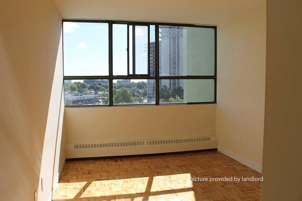 Riverspray Cres, Mississauga — Photo 4