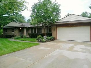11122 Main Rd, Fenton, MI 48430