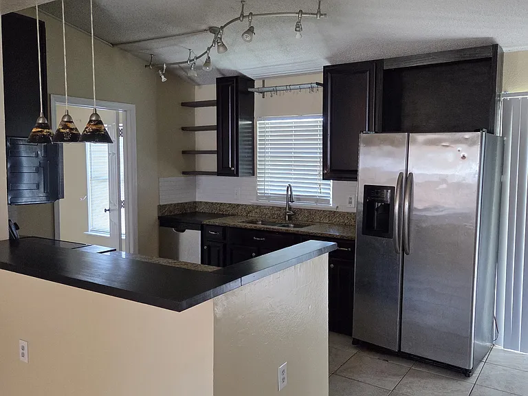 631 Llama Dr — Photo 4