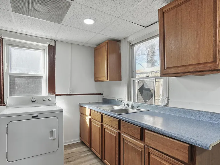 216-218 N College St — Photo 11