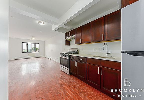 4th image of 2120 Daly Ave #8F