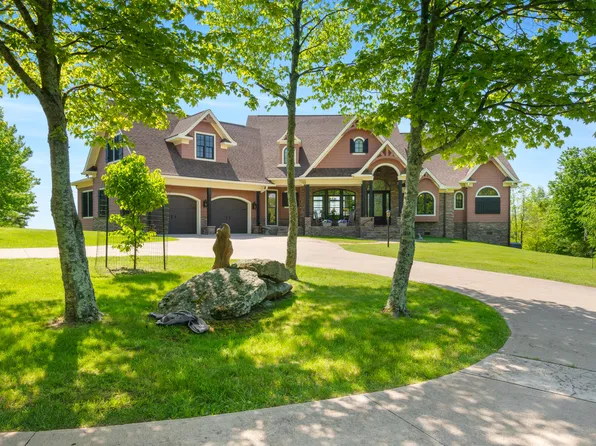 493 Pops Peak Rd, Fancy Gap, VA 24328