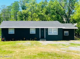 7401 Old Stage Rd, Moss Point, MS 39563