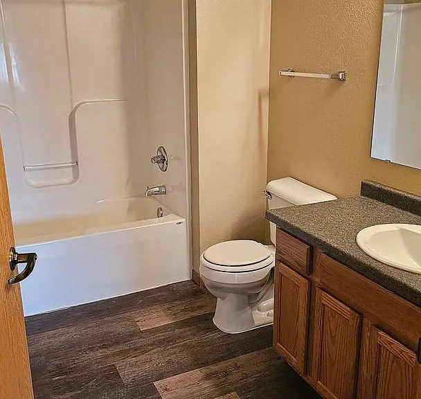 Belcastle Apartments — Photo 33