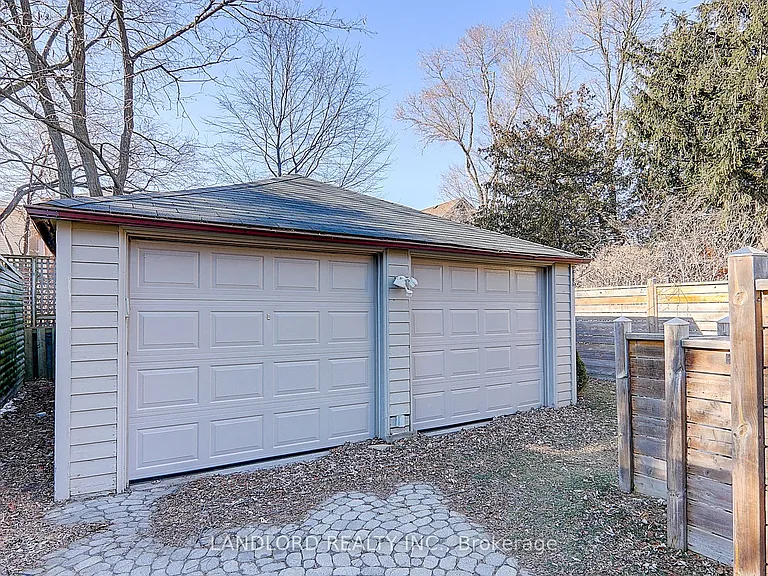 138 Fallingbrook Rd — Photo 34