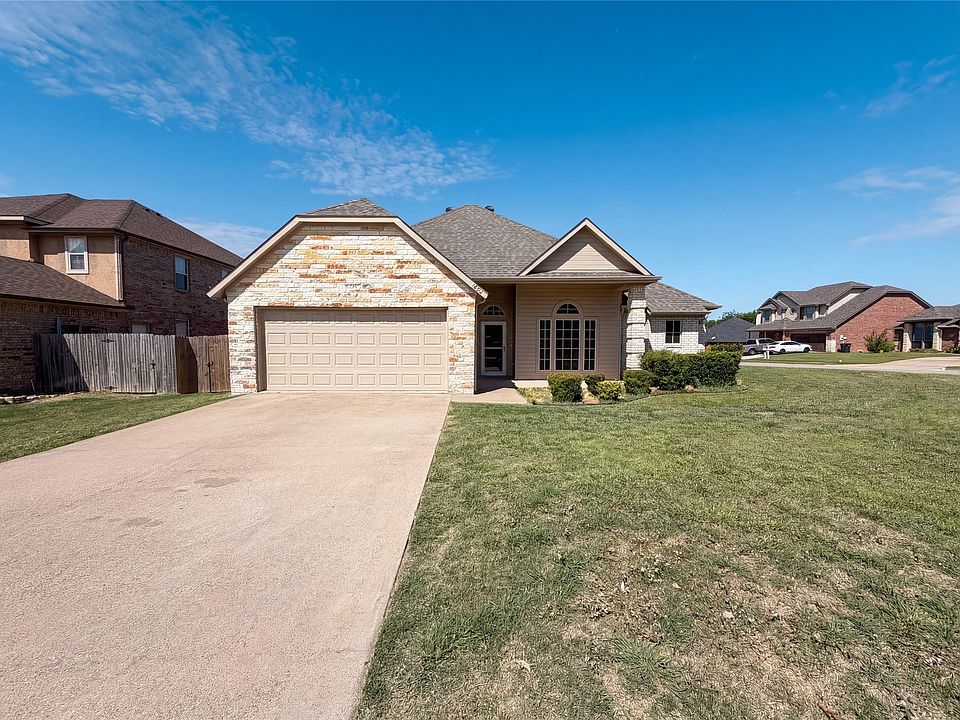 1st image of 1602 Summercrest Dr
