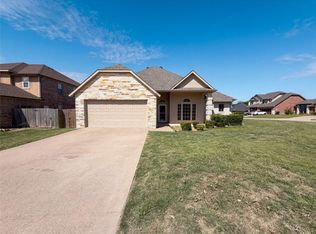 1602 Summercrest Dr, Cleburne, TX 76033