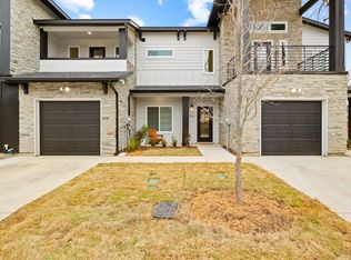 704 N Center St, Arlington, TX 76011